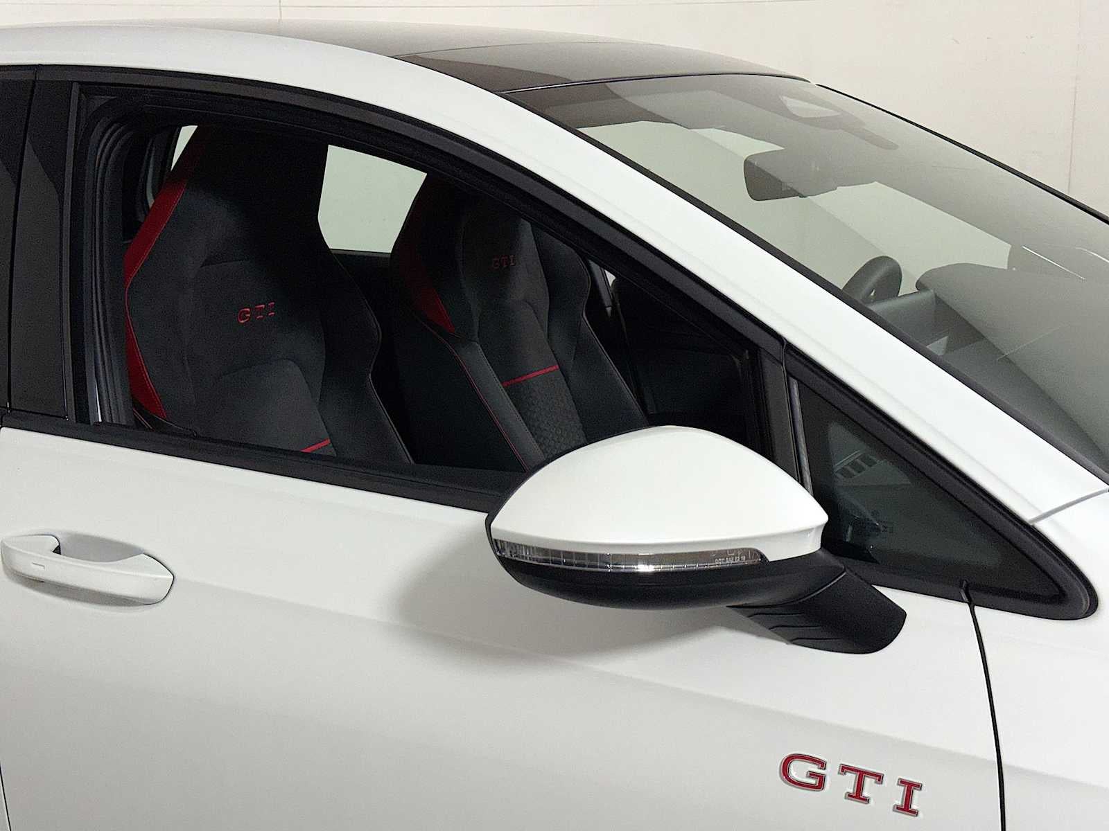 2026 Volkswagen Golf GTI 2.0T SE DSG