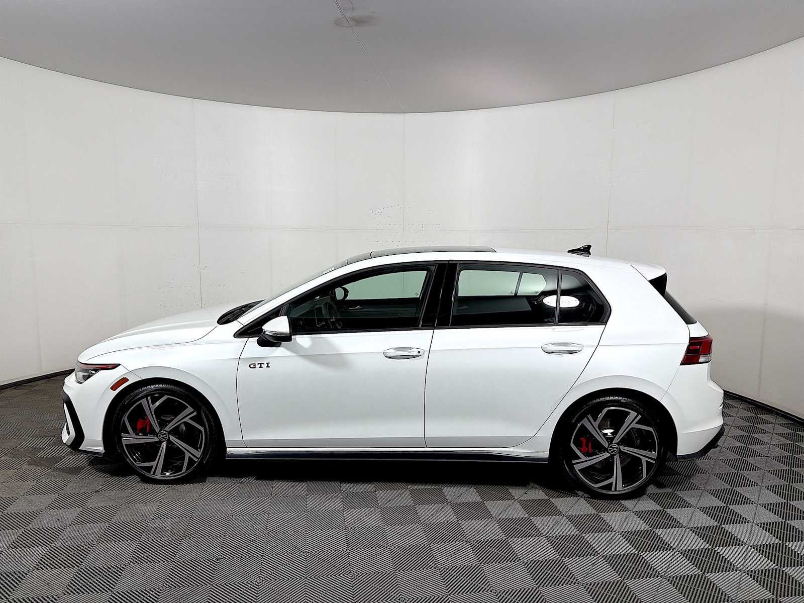 2026 Volkswagen Golf GTI 2.0T SE DSG
