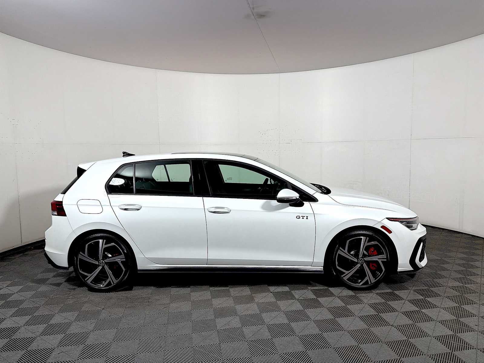 2026 Volkswagen Golf GTI 2.0T SE DSG