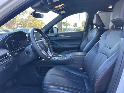 2025 INFINITI QX60 LUXE