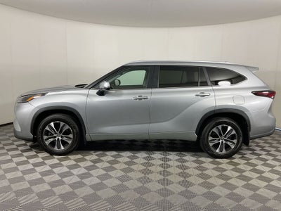 2024 Toyota Highlander Hybrid XLE
