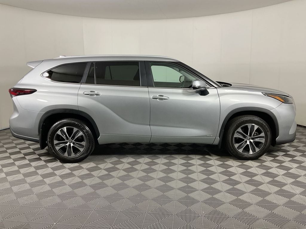2024 Toyota Highlander Hybrid XLE