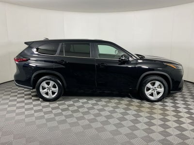 2025 Toyota Highlander LE