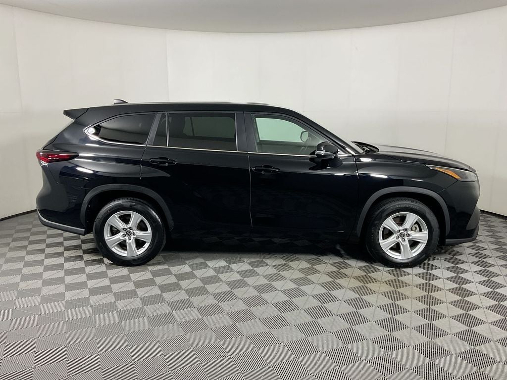 2025 Toyota Highlander LE