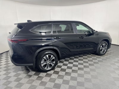 2025 Toyota Highlander XLE