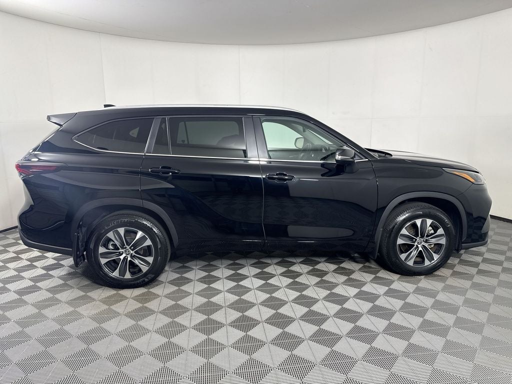 2025 Toyota Highlander XLE