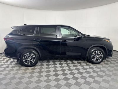 2025 Toyota Highlander XLE