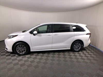 2026 Toyota Sienna LE 8 Passenger