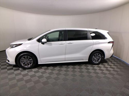 2026 Toyota Sienna LE 8 Passenger