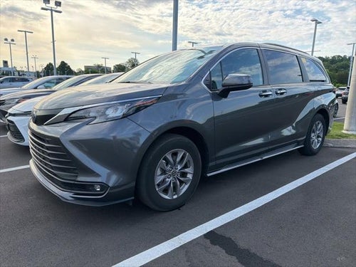 2025 Toyota Sienna XLE 8 Passenger