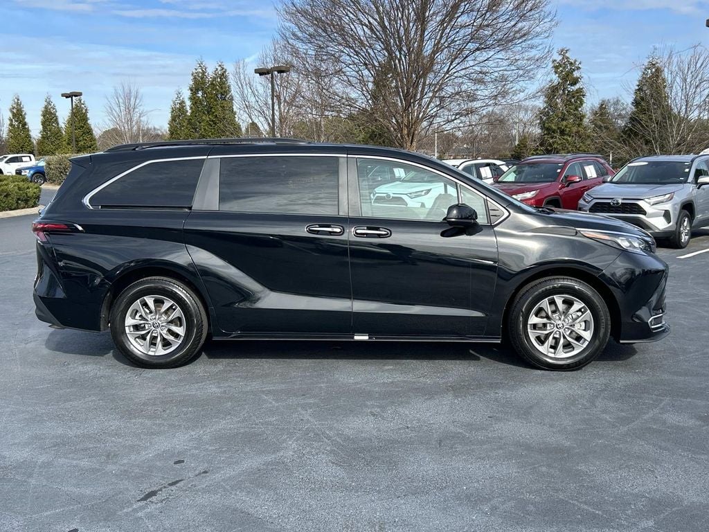2024 Toyota Sienna XLE 8 Passenger