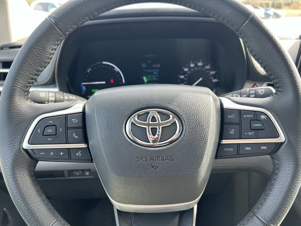 2024 Toyota Sienna XLE 8 Passenger