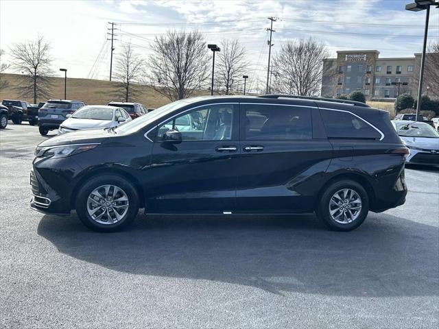 2024 Toyota Sienna XLE 8 Passenger