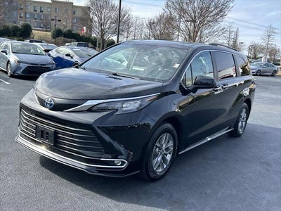 2024 Toyota Sienna XLE 8 Passenger