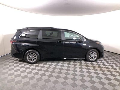 2024 Toyota Sienna XLE 8 Passenger
