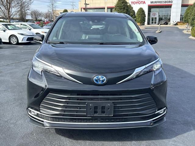 2024 Toyota Sienna XLE 8 Passenger