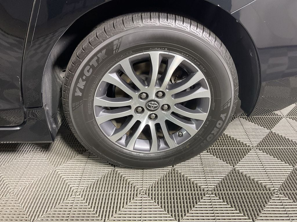2019 Toyota Sienna XLE 8 Passenger