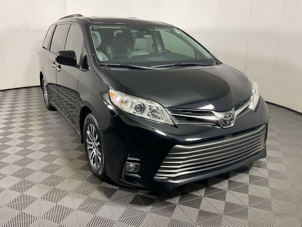 2019 Toyota Sienna XLE 8 Passenger