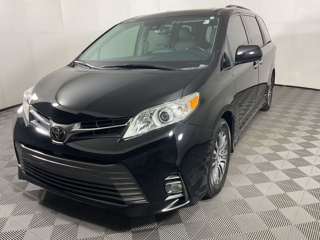 2019 Toyota Sienna XLE 8 Passenger