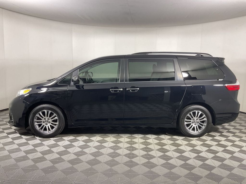 2019 Toyota Sienna XLE 8 Passenger