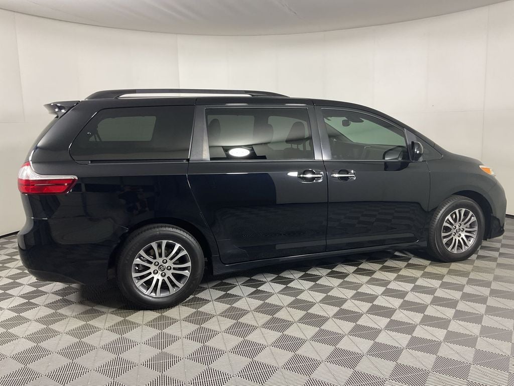 2019 Toyota Sienna XLE 8 Passenger