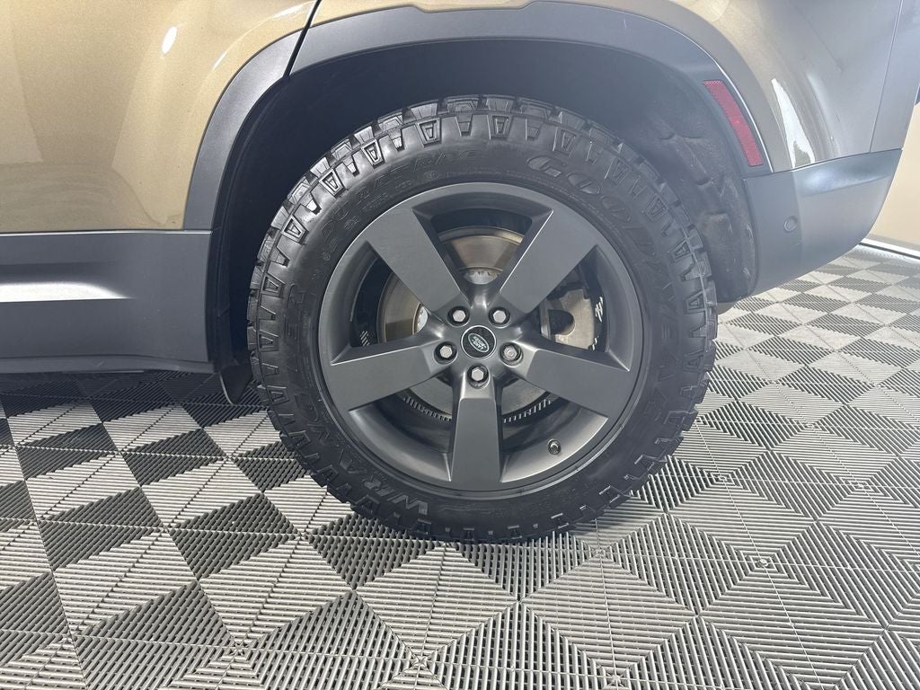 2020 Land Rover Defender 110 SE