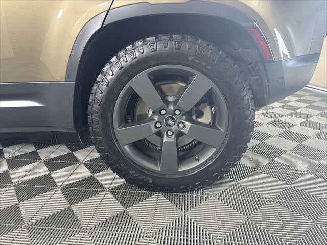 2020 Land Rover Defender 110 SE