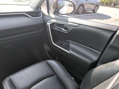 2022 Toyota RAV4 Hybrid XLE