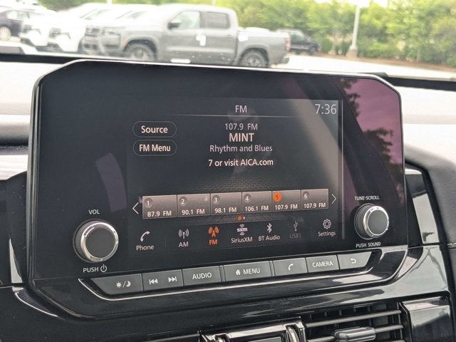 2025 Nissan Pathfinder SV
