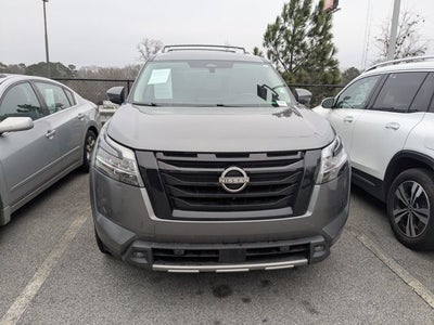 2023 Nissan Pathfinder SL