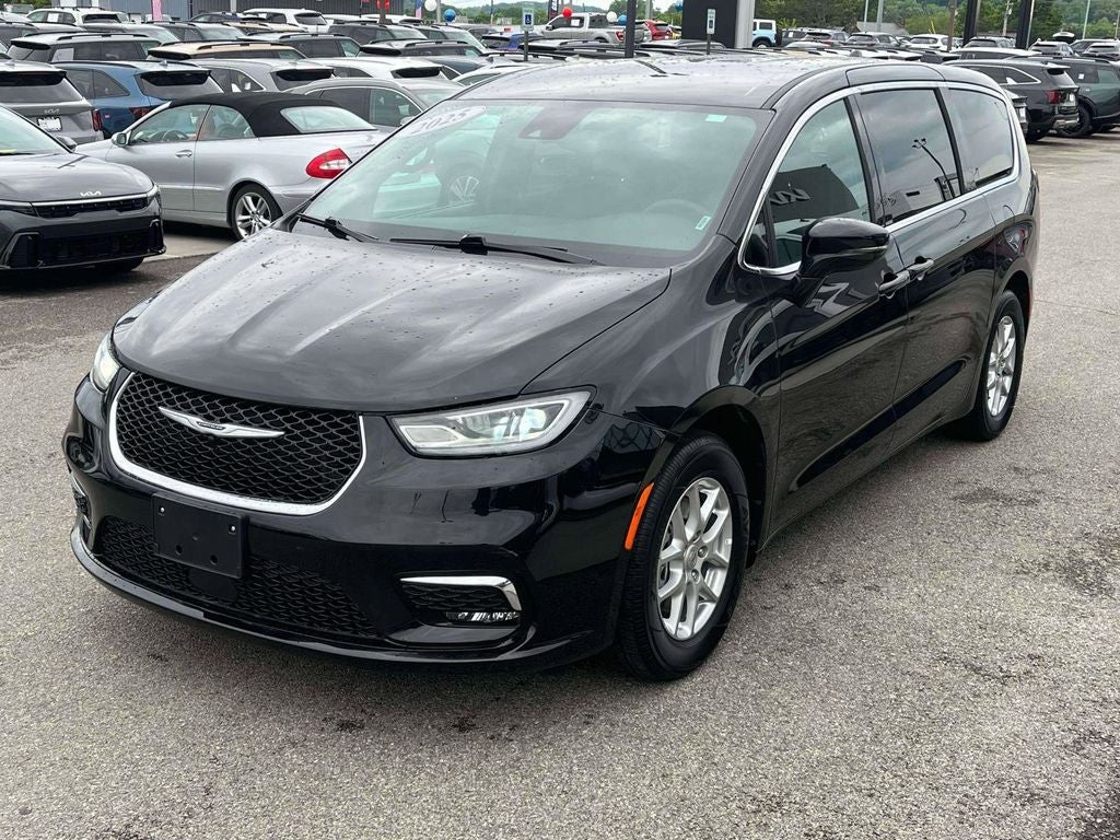 2025 Chrysler Pacifica Select