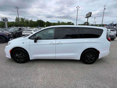 2024 Chrysler Pacifica Hybrid Select