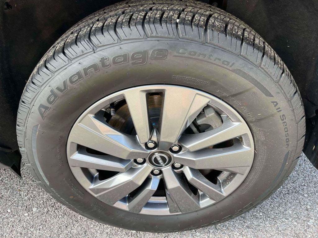 2024 Nissan Pathfinder SV