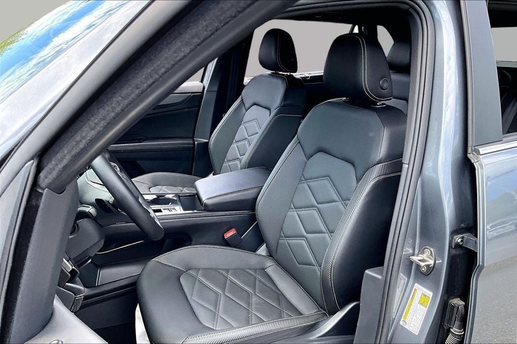2025 Volkswagen Atlas Cross Sport 2.0T SE w/Technology