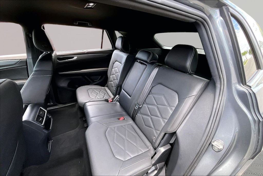 2025 Volkswagen Atlas Cross Sport 2.0T SE w/Technology