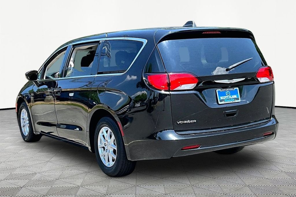 2023 Chrysler Voyager LX