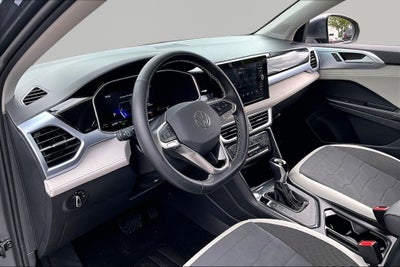 2025 Volkswagen Taos SE