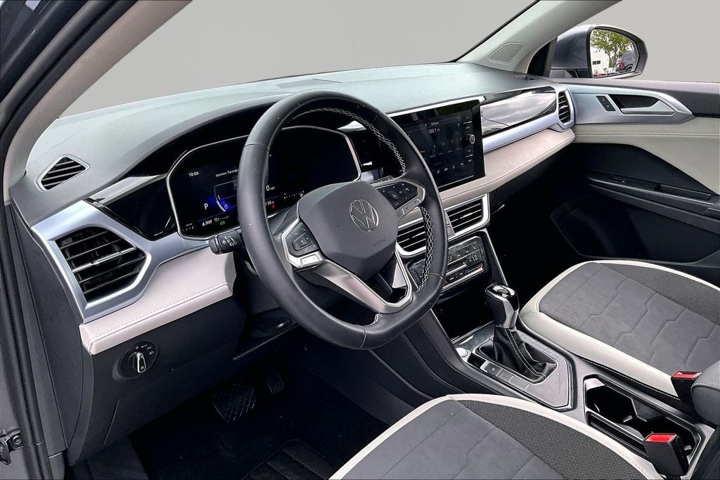 2025 Volkswagen Taos SE