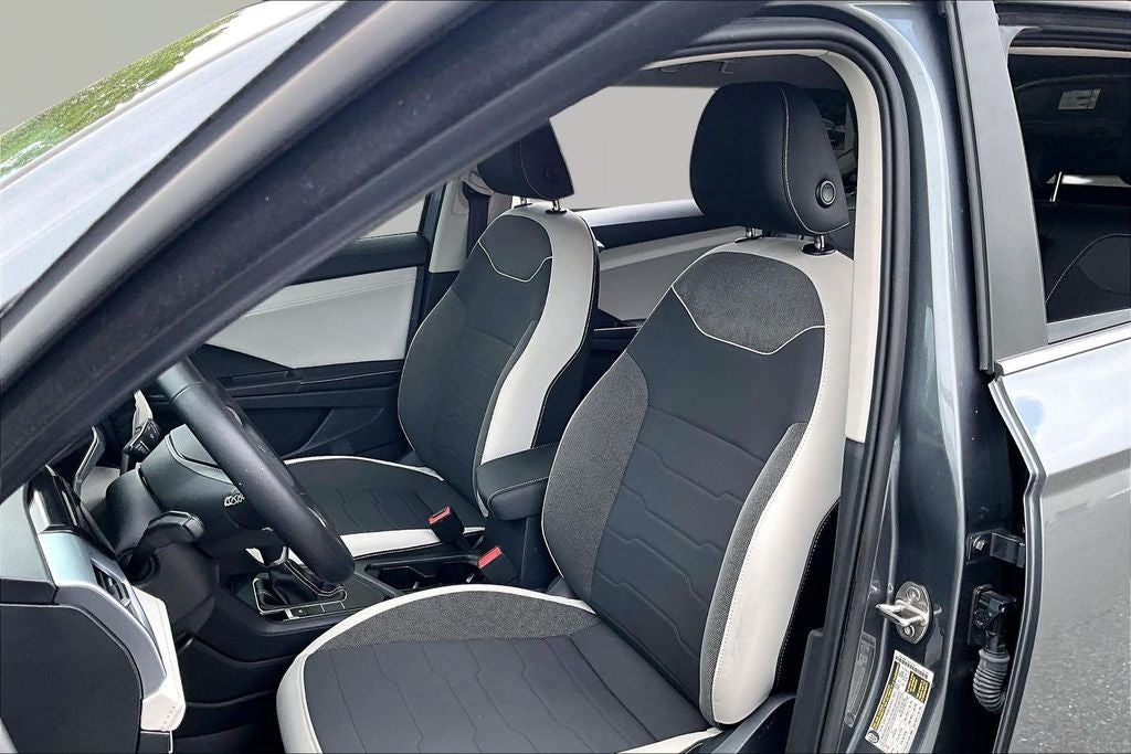 2025 Volkswagen Taos SE