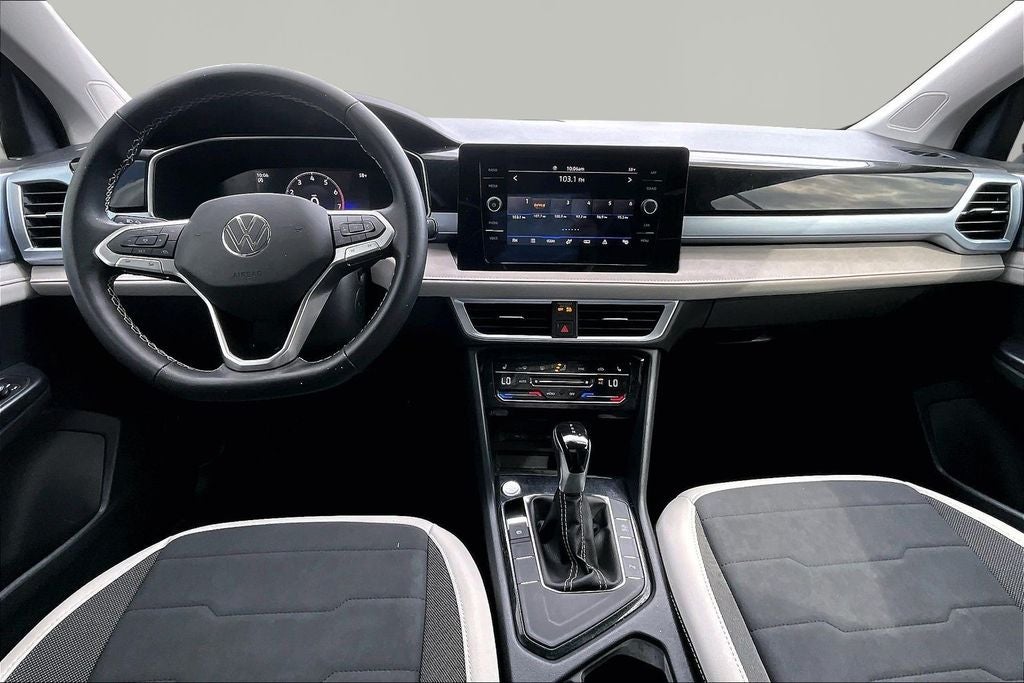 2025 Volkswagen Taos SE