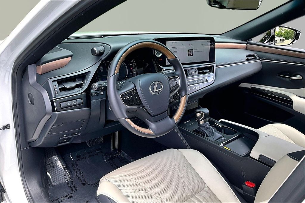 2025 Lexus ES ES 300h Luxury