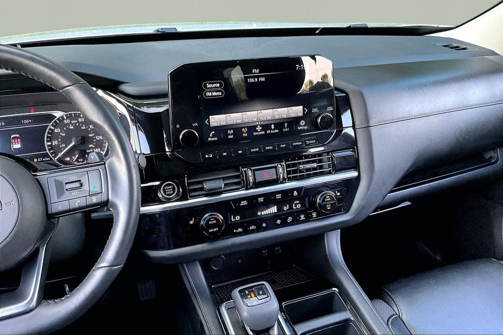 2023 Nissan Pathfinder SL