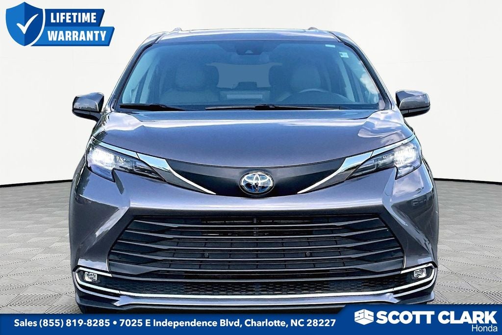 2024 Toyota Sienna XLE