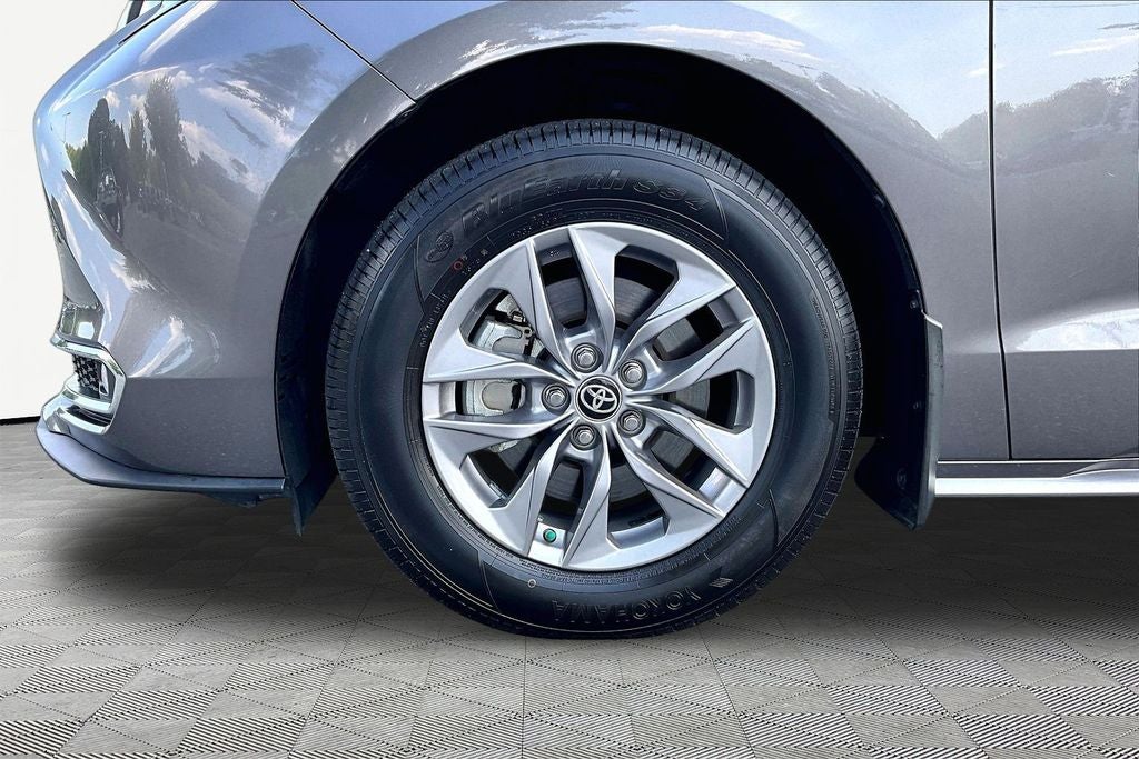2024 Toyota Sienna XLE