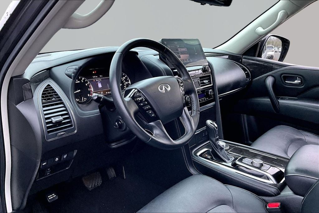 2024 INFINITI QX80 LUXE