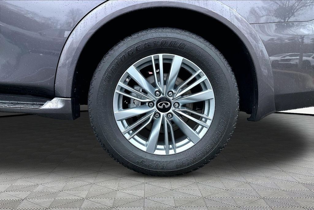 2024 INFINITI QX80 LUXE