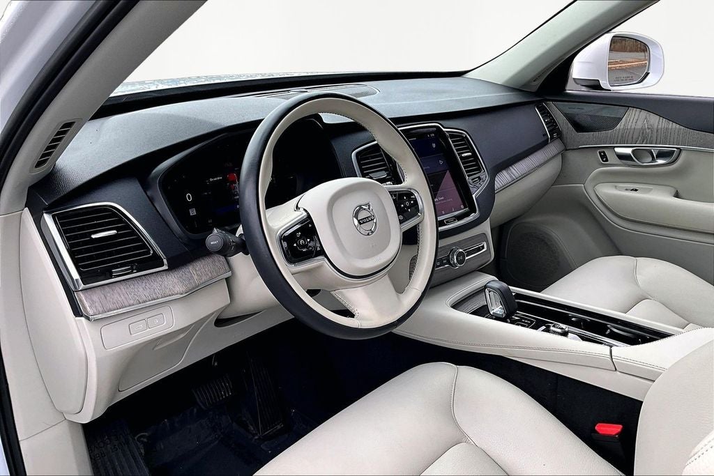 2023 Volvo XC90 Recharge Plug-In Hybrid Plus Bright Theme