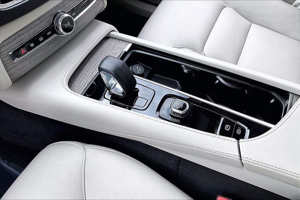 2023 Volvo XC90 Recharge Plug-In Hybrid Plus Bright Theme