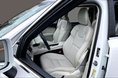 2023 Volvo XC90 Recharge Plug-In Hybrid Plus Bright Theme