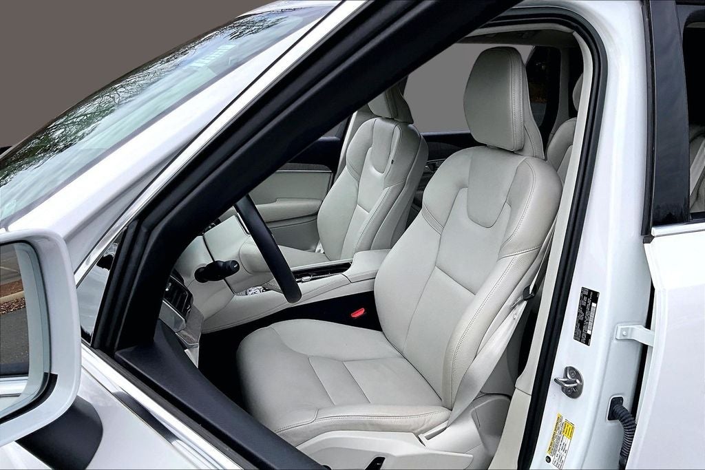 2023 Volvo XC90 Recharge Plug-In Hybrid Plus Bright Theme